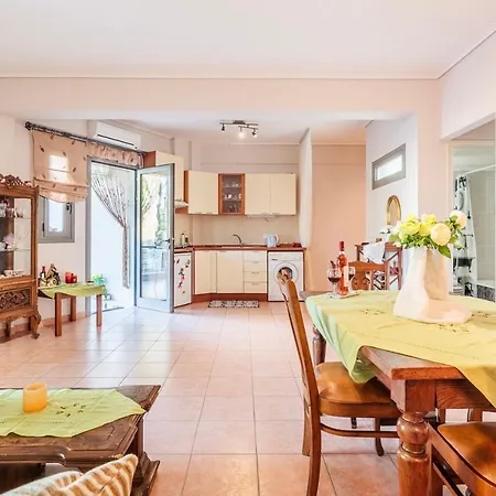 Marina Garden Haven-Spacious Home,Perfect Location * Καλαμάτα
