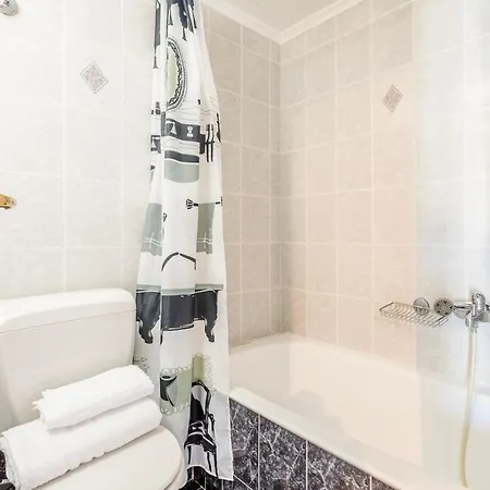 Marina Garden Haven-Spacious Home,Perfect Location *